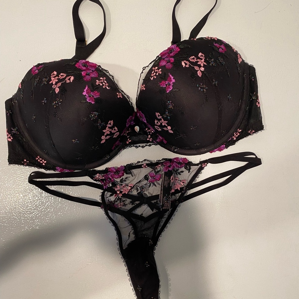 Very Sexy Floral Strappy Push-Up Bra
